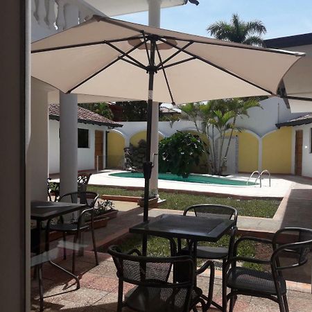 Hotel Casa Jardin 亚松森 外观 照片