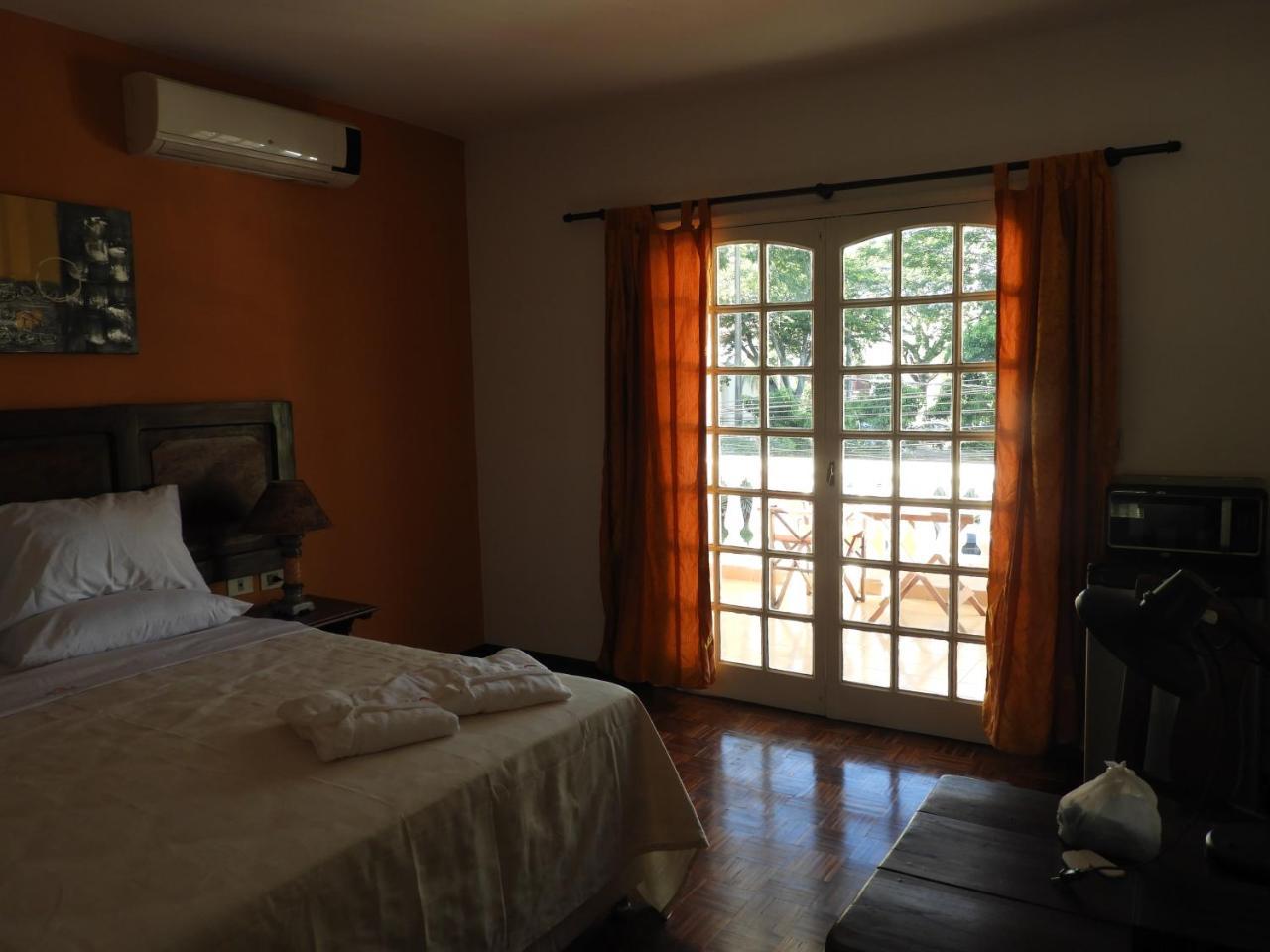 Hotel Casa Jardin 亚松森 外观 照片