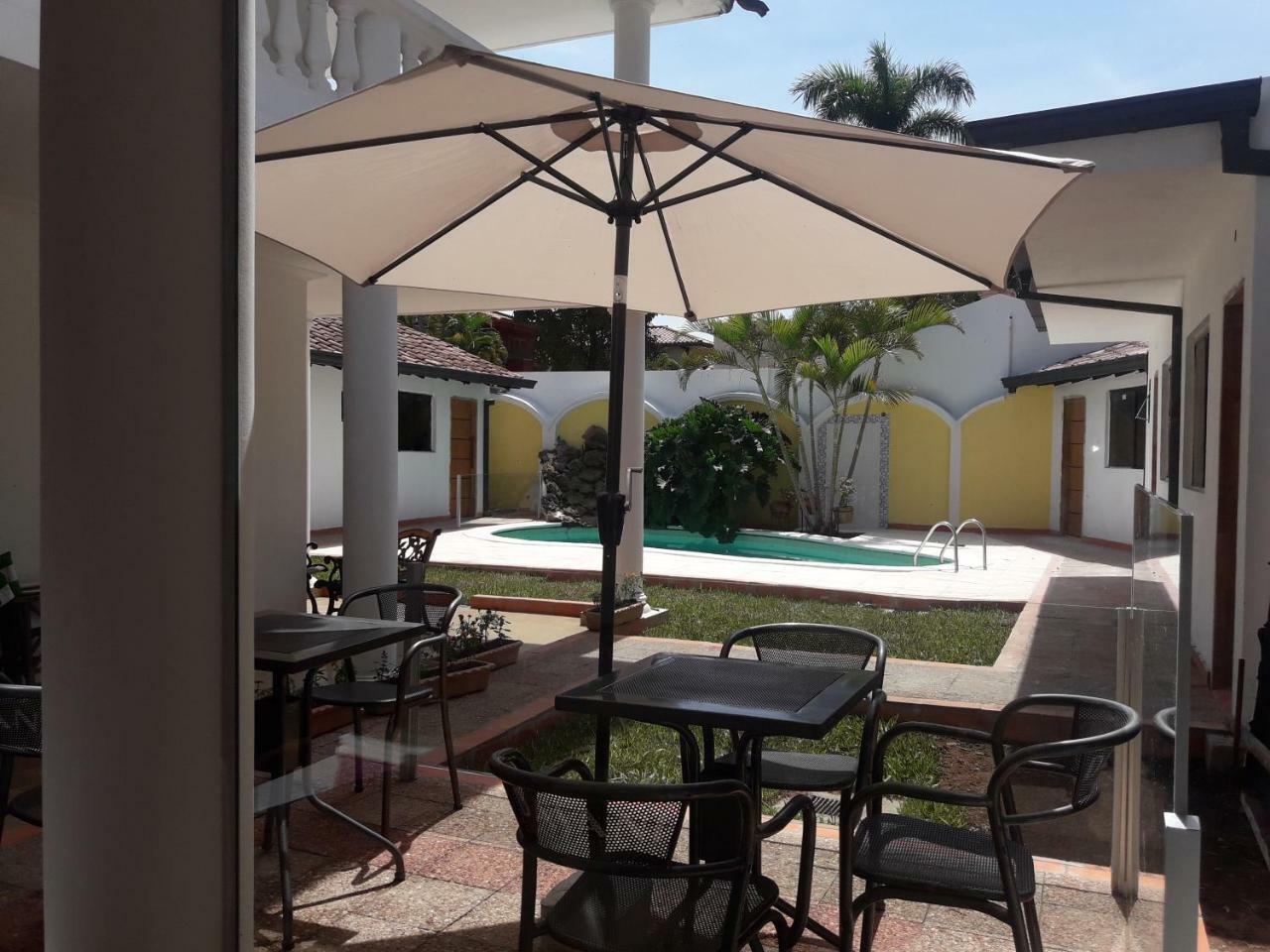 Hotel Casa Jardin 亚松森 外观 照片